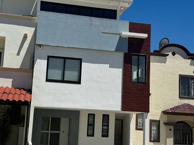 #1035 - Casa para Venta en Tijuana - BC - 1