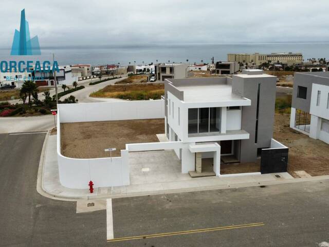 #1039 - Casa para Venta en Playas de Rosarito - BC - 1